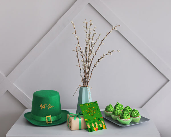 Kiss me I'm Irish Lucky St. Patricks Day Personalized Gifts Card - ArtPinStar.com